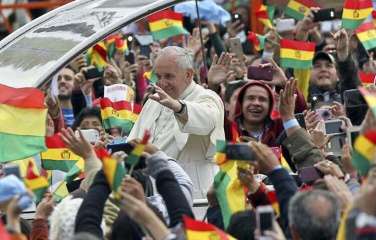 El papa Francisco I en su visita a Bolivia. Foto: EFE.