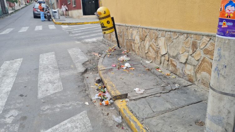 Basura aumenta en las calles y afecta la imagen turística de la ciudad ...