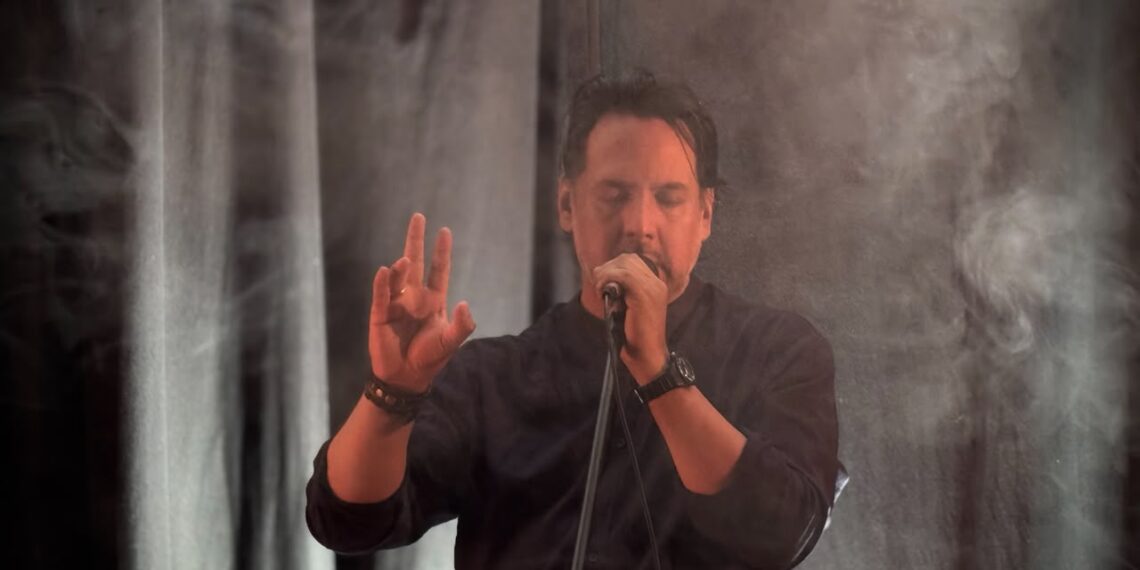 Performance de Milán Gonzáles en la Casa de la Cultura el 29 de enero.